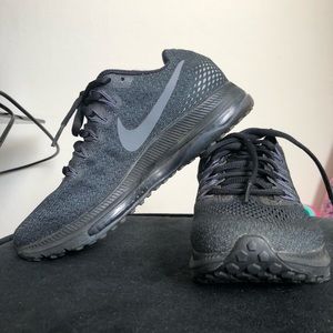 Black Nike Air Max - 6.5 W or 5 Y